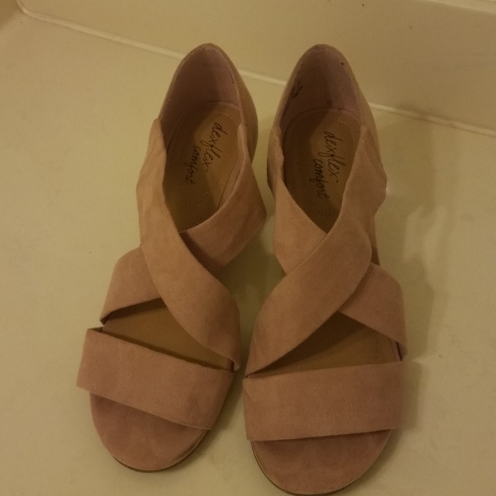 Open toes small wedged heels